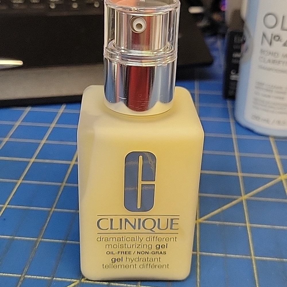 Clinique Dramatically Different Moisturizing Gel 125ml New Pump Bottle